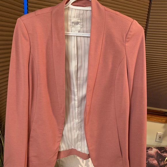 Blazer worn twice excellent condition,,, - Picture 2 of 2
